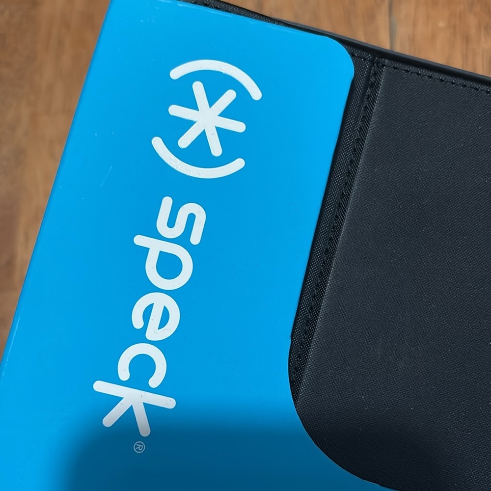 New in box SPECK IPAD CASE iPad Pro 11 or iPad Air